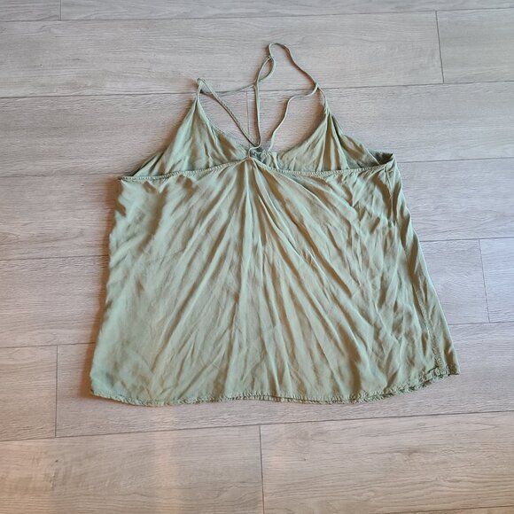 Green Tank with Flower Detail Plus Size 3X - Picture 2 of 3